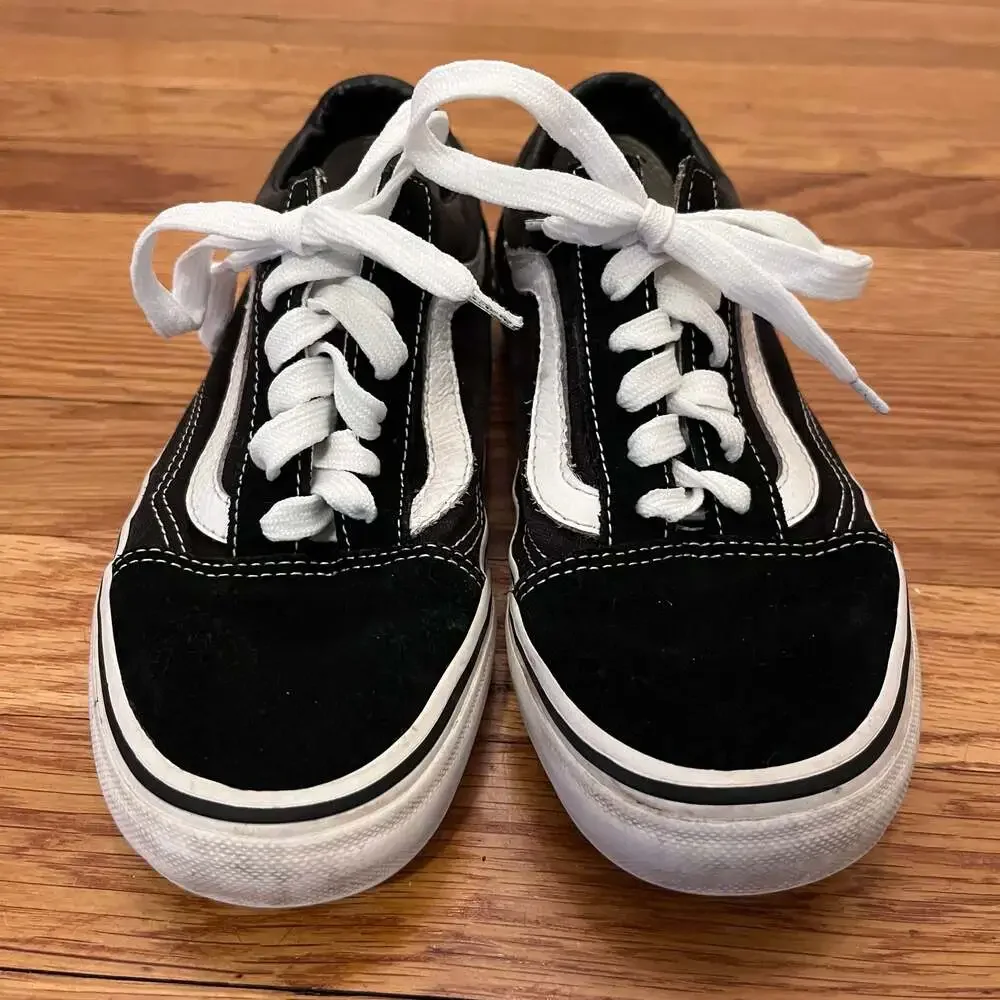 Vans Old Skool Black and White Skate Shoes Low Top Size 6.5 Women’s Streetwear